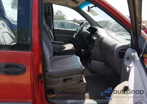 2000 Plymouth Voyager z USA, uszkodzony, nr VIN 2P4GP2530YR623592